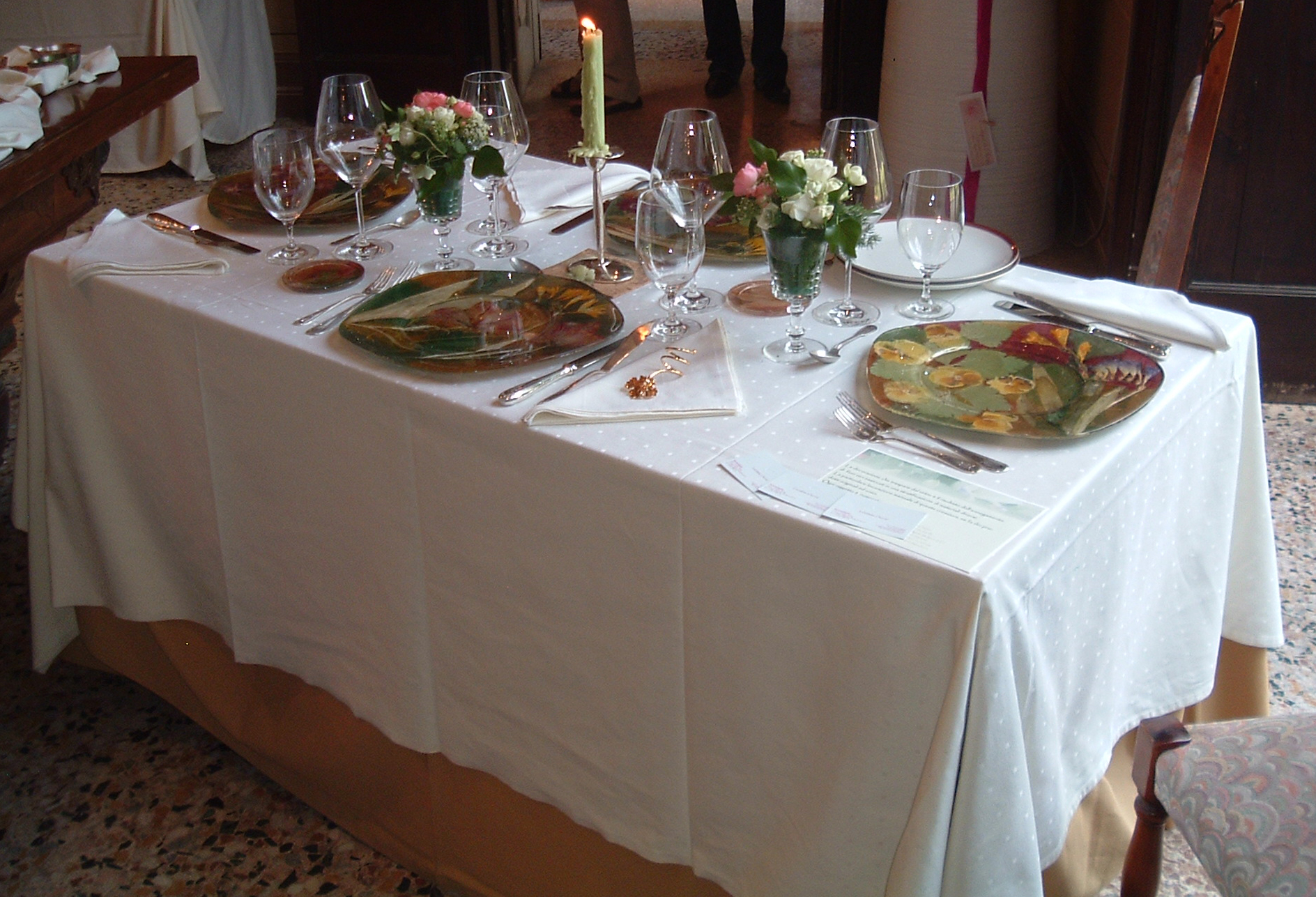 allestimento-tavola-vetro e foglie allestimento-tavola-vetro e foglie